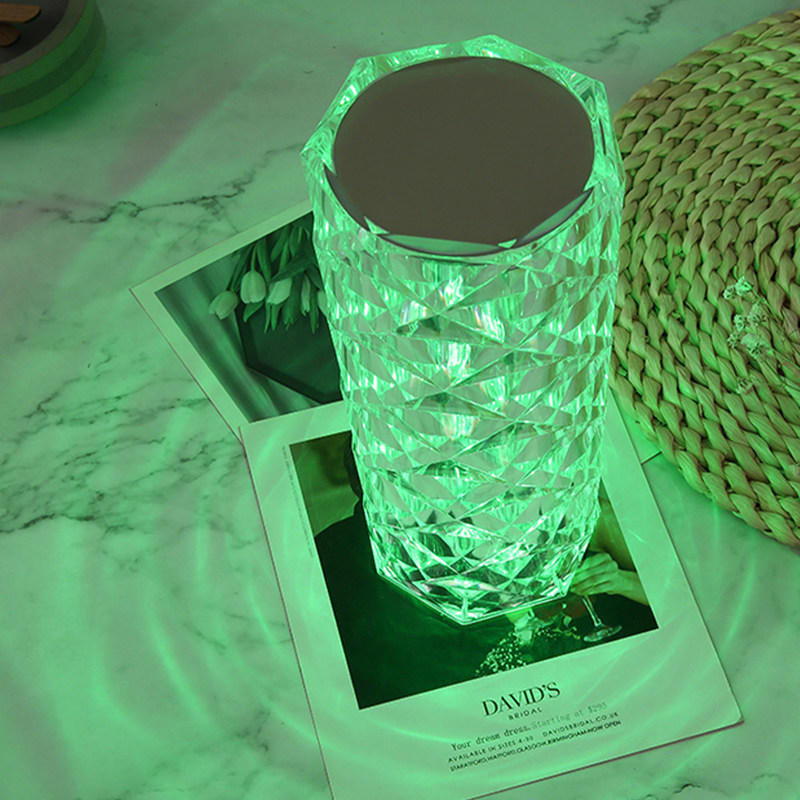 Três cores modernas RGB Rosa colorida Lâmpada de mesa de beira de cama Controle táctil Dimming infinito